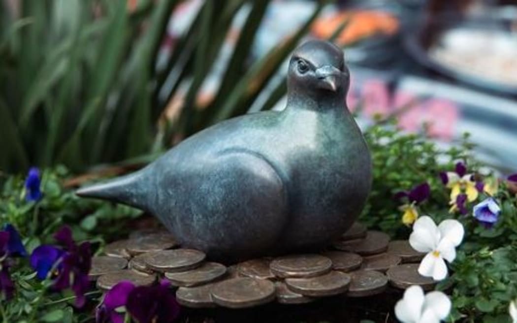 Sculptor Jonathan Campbell created 10 bronze pigeon statues that were placed around Wellington.