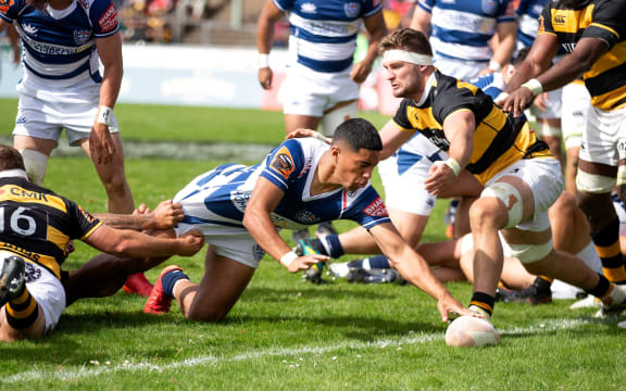 Salesi Rayasi scores the winning try for Auckland.
