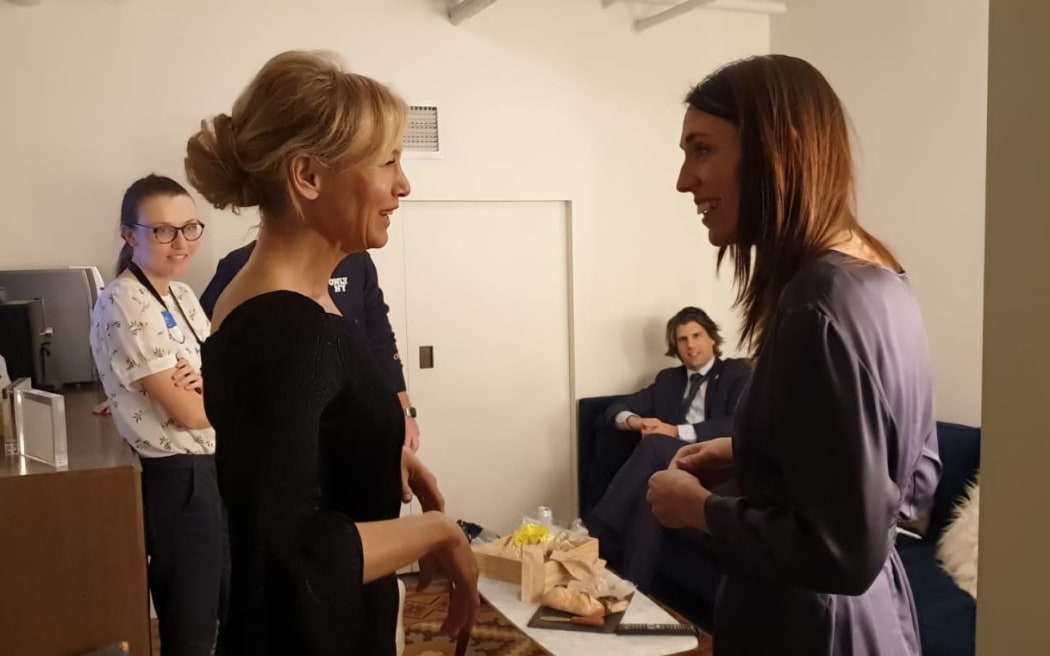Jacinda Ardern meets Renee Zellweger in the green room before her appearance on The Late Show with Stephen Colbert.