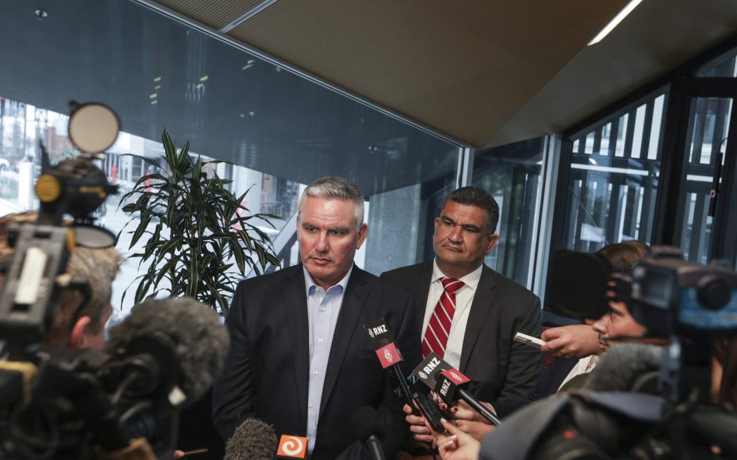 Tourism Minister Kelvin Davis has called a meeting with mayors from districts across the North and South Islands to discuss solutions to issues around freedom camping.