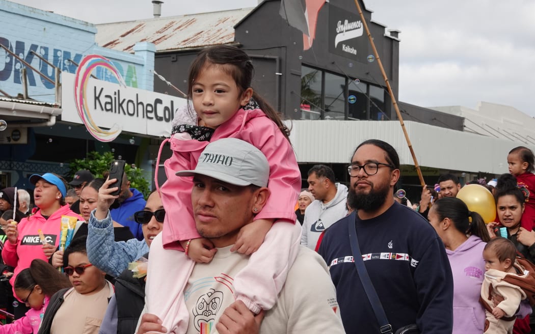 Many young families took part in the hīkoi.