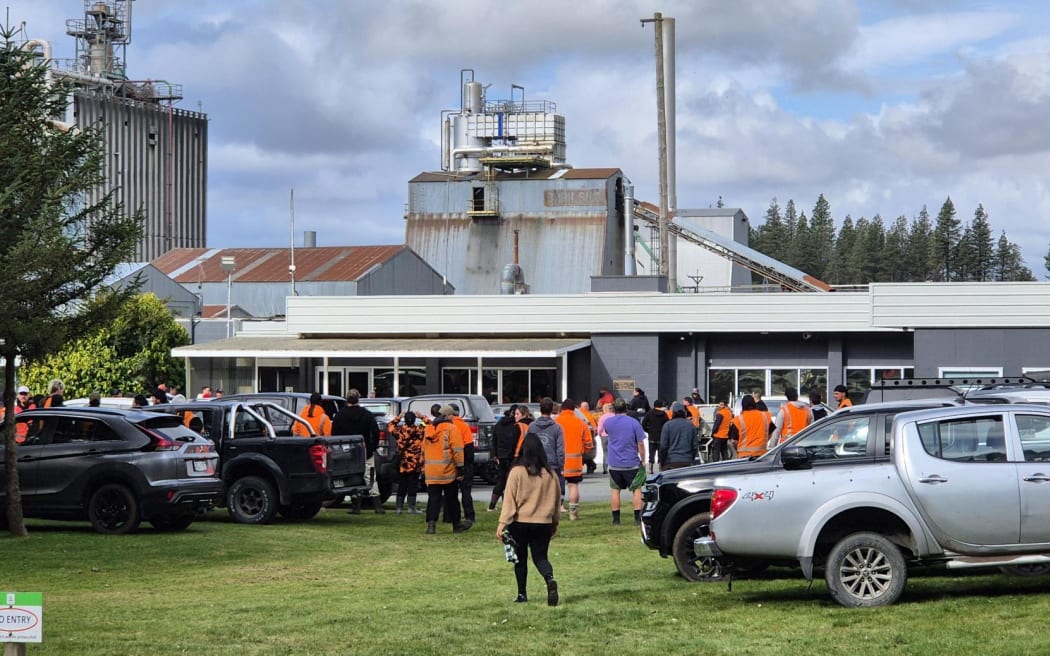 Workers heading into the Winstone Pulp International meeting after the closure of two of its mills.