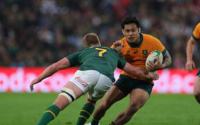 Australia's Len Ikitau of Australia is challenged by Pieter-Steph du Toit of South Africa during the Rugby Championship match at Ellis Park Stadium in Johannesburg on 16 August 2025. ©Samuel Shivambu/BackpagePix