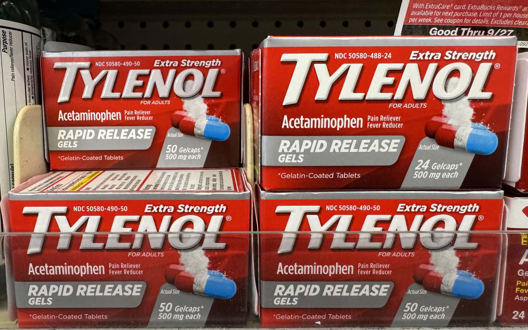 GREENBRAE, CALIFORNIA - SEPTEMBER 22: Packages of Tylenol are displayed on a shelf at a CVS store on September 22, 2025 in Greenbrae, California. The Trump administration will reportedly link use of the painkiller acetaminophen during pregnancy to autism during a White House press conference today.   Justin Sullivan/Getty Images/AFP (Photo by JUSTIN SULLIVAN / GETTY IMAGES NORTH AMERICA / Getty Images via AFP)