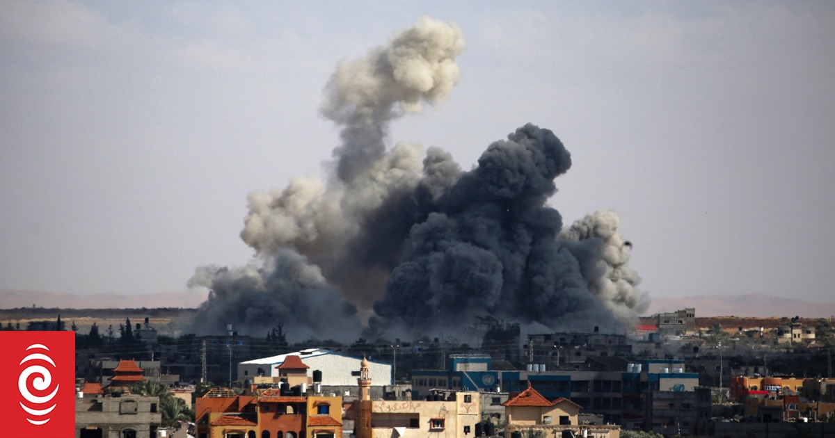 وتتعهد إسرائيل بمواصلة عملية رفح بعد قبول حماس وقف إطلاق النار لمدة 11 ساعة في غزة