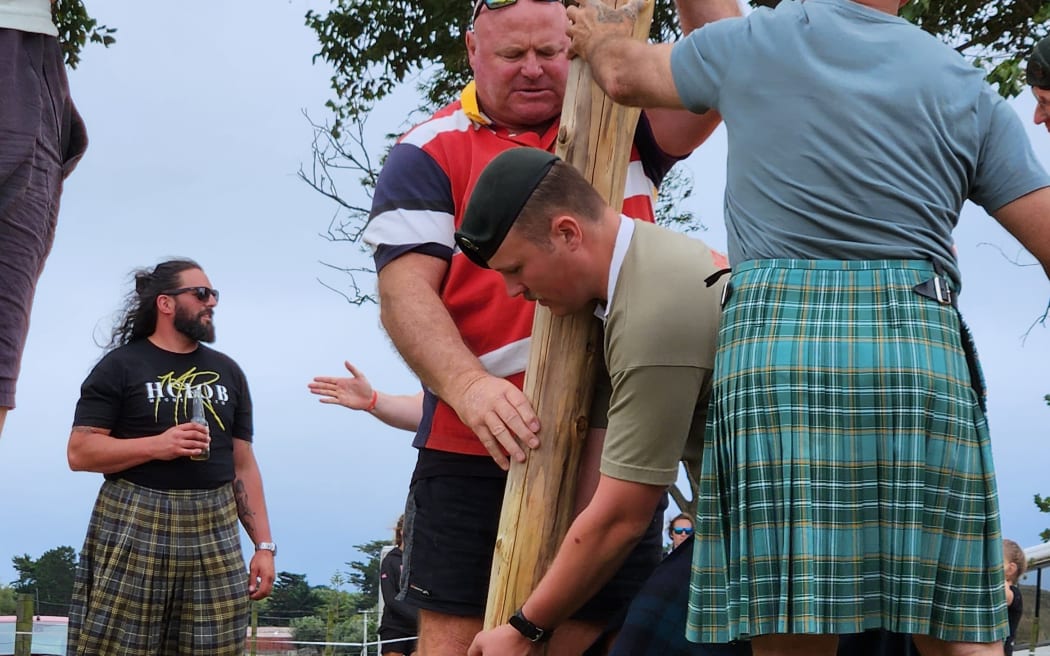 Sheafs, cabers and tartan on show at Turakina Highland Games | RNZ