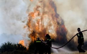 Fourth consecutive day of the wildfire at Attica at the region of Agios Stefanos, on August 6, 2021. Alexandros Michailidis / SOOC (Photo by Alexandros Michailidis / SOOC / SOOC via AFP)