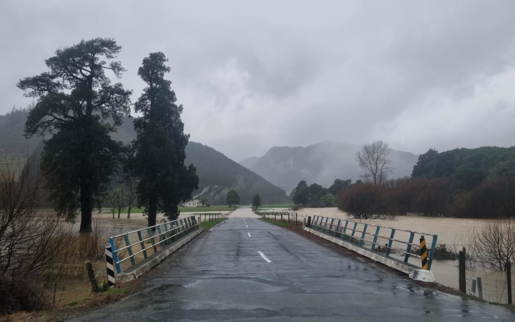 Ronga Rd, on the way to French Pass.