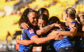Team celebrates Braxton Sorensen-McGee of the Blues scoring a try. Super Rugby Aupiki Hurricane Poua v nib Blues Women at Sky Stadium.