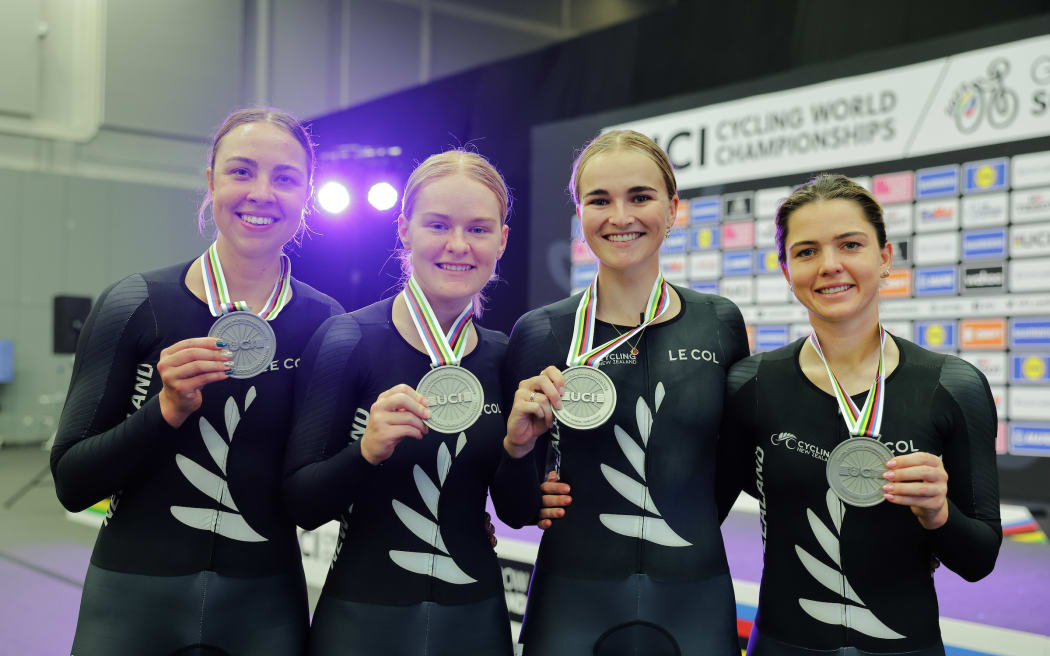 Michaela Drummond, Ally Wollaston, Emily Shearman, Bryony Botha of New Zealand receiving their Silver medals after the Women’s Elite Team Pursuit final.