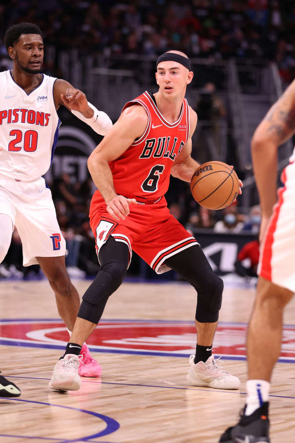 Alex Caruso of the Chicago Bulls plays against the Detroit Pistons on Wednesday.