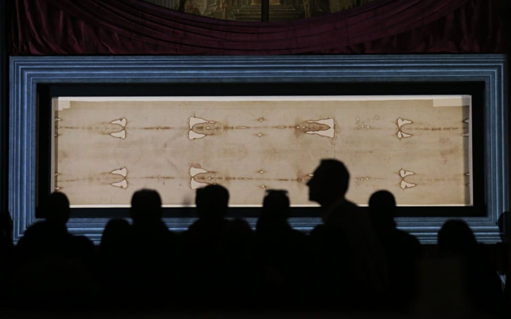 Pilgrims visiting the Shroud on April 19, 2015 at the duomo in Turin.
