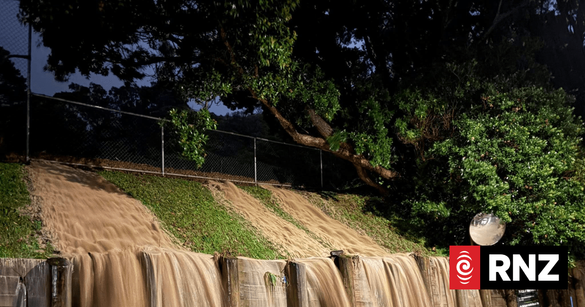 Live Weather: Flooding in Wellington as more downpours hit central NZ overnight