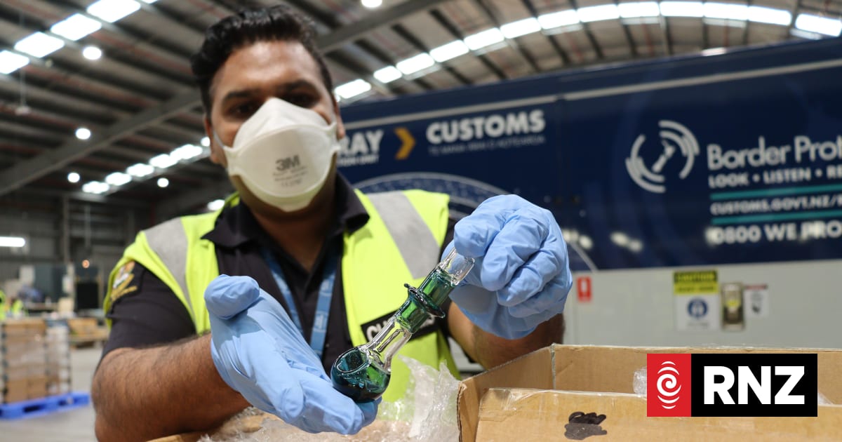 Number of meth pipes, bongs seized by Customs soars