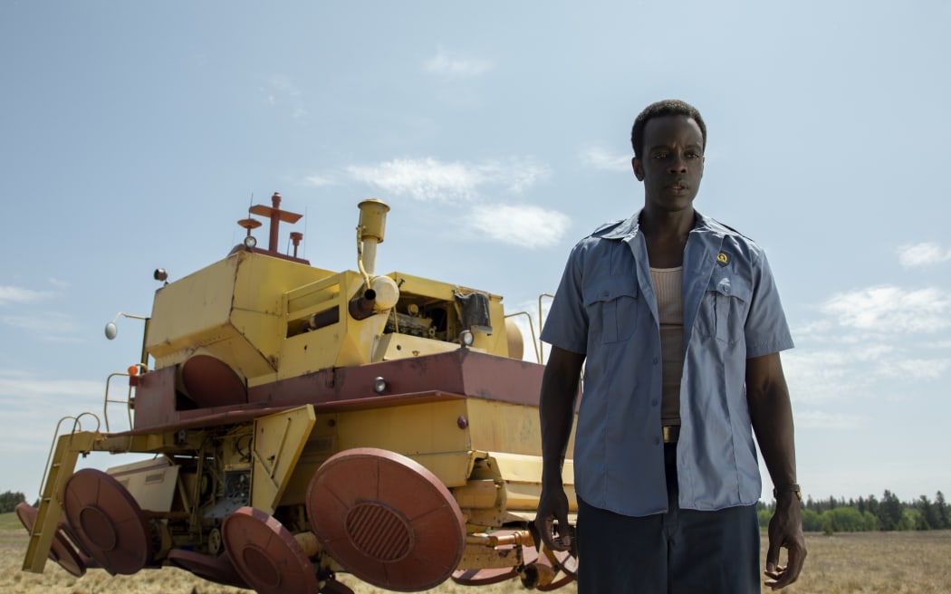 Jan Theis w scenie z Tales From The Loop.