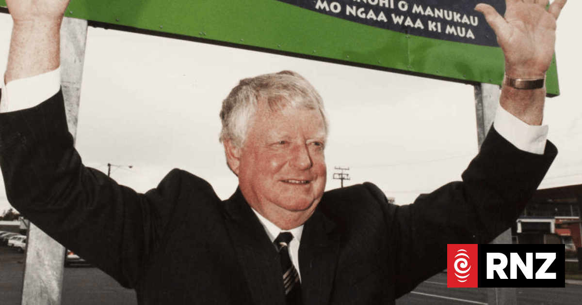 Former Manukau City mayor Sir Barry Curtis has died, aged 87