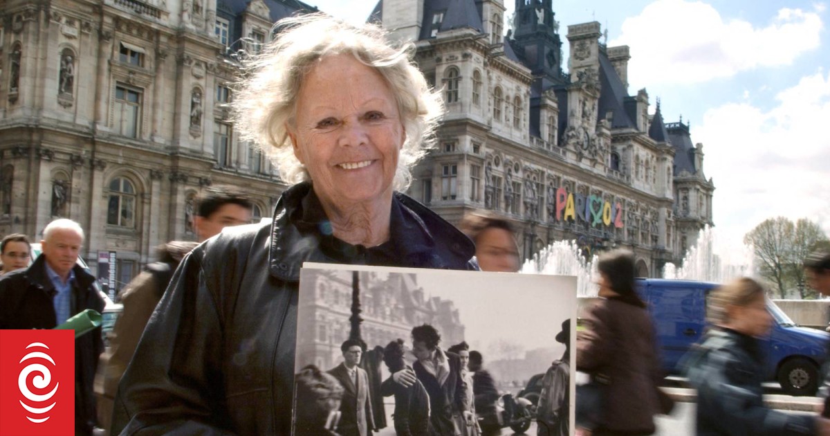 Francoise Bornet, star of infamous 'The Kiss by the Hotel de Ville' photo, dies aged 93 - Vimarsana News