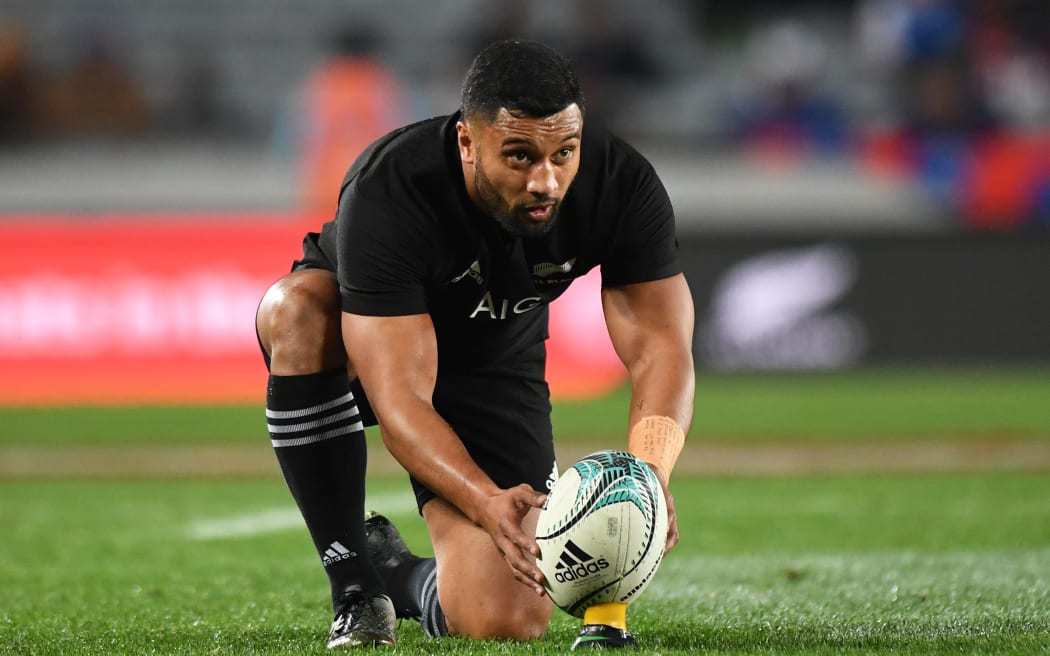 Lima Sopoaga using his lost kicking tee while playing for the All Blacks in 2017.