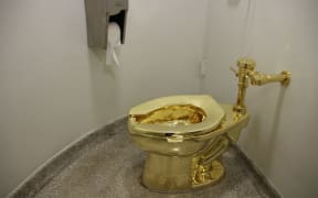 The fully functional 'America' toilet made from 18-karat gold has been opened in the Guggenheim Museum in Manhattan, New York City, USA, 16 September 2016. The toilet can and is to be used, but was also designed to be an artwork by Italian artist Maurizio Cattelan. Photo: CHRISTINA HORSTEN/dpa