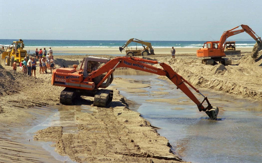 Diggers can be seen on Mangawhai Beach in 1991.