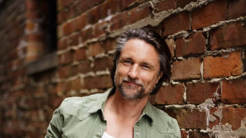 Kiwi actor Martin Henderson has been back in Aotearoa for the summer filming the TVNZ show My Life is Murder.