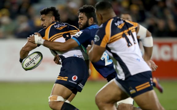 Pete Samu offloads