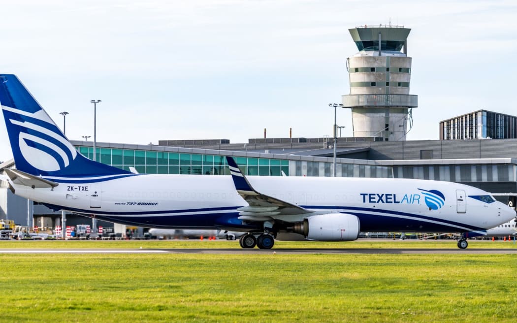 A Texel Air Boeing 737 landing in Christchurch.