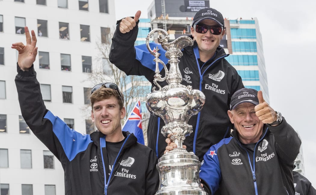 Team New Zealand with Auld Mug after winning the America's Cup in 2017.