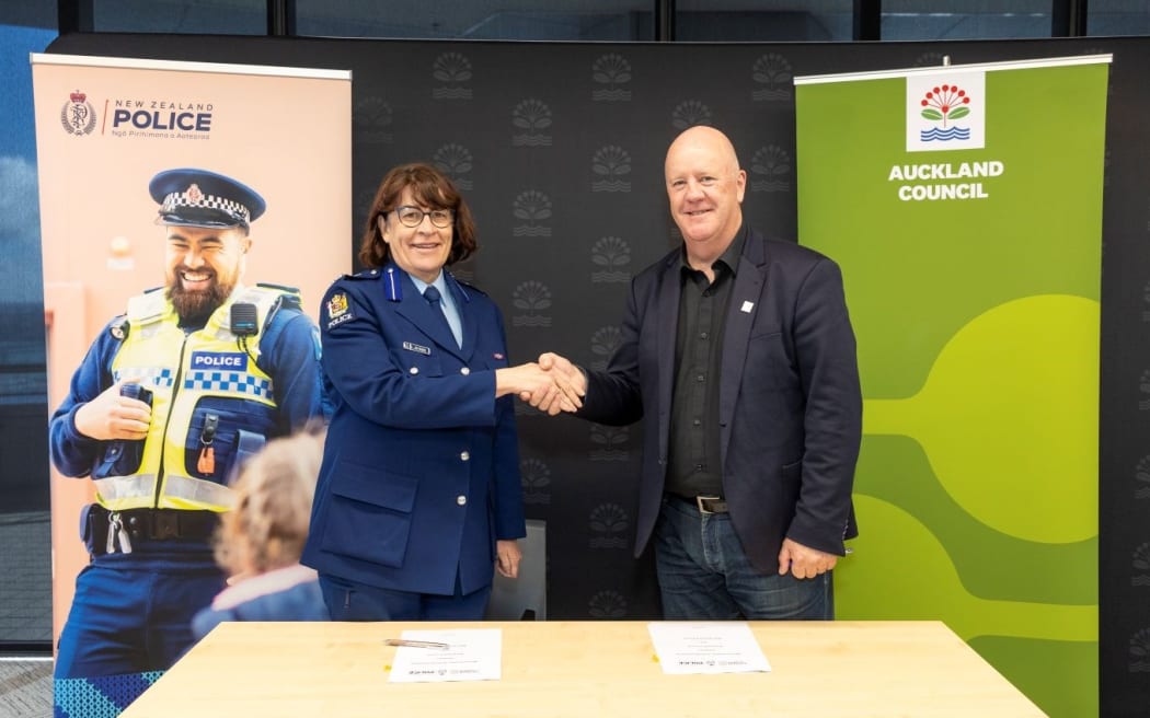 Acting Deputy Commisioner, Northern Region Jill Rogers and Auckland Council chief executive Phil Wilson.