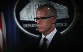 Andrew McCabe, who US President Trump accused of political bias, is stepping down, US media report.