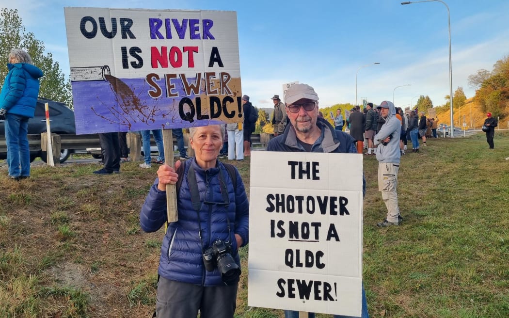 Protesters are calling on Queenstown's council to scrap a plan to discharge treated sewage into the Shotover River.
