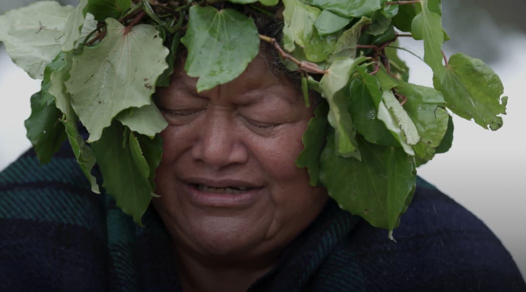 Mamae Takerei performs a poroporoaki to those who died at Rangiriri