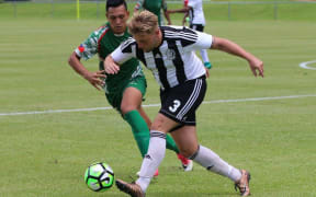 Tupapa Maraerenga (front) lead after the opening round of the OFC Champions League Qualifiers.