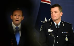 Australia's Prime Minister Tony Abbott (L) holds a news conference with Federal Police Commissioner Andrew Colvin, during an anti-terror crackdown.