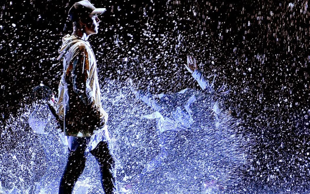 Justin Bieber performing at the 2015 American Music Awards.