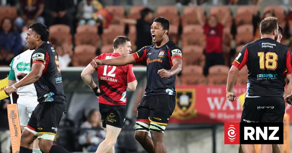 Chiefs pip champions Crusaders in dramatic Super Rugby opener | RNZ