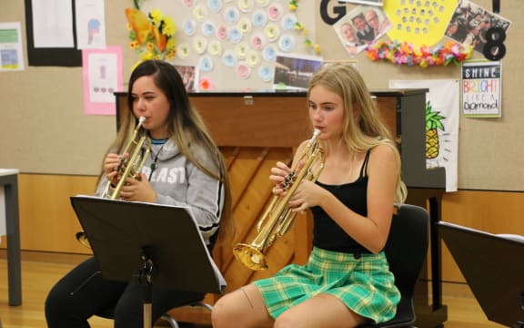 Jessica Yokich (left).