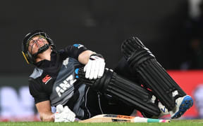 Glenn Phillips reacts to his knee popping out. 2020.