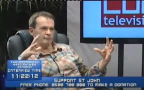 Tom Conroy interviewing Tim Shadbolt during their Guinness World Record attempt in 2012.