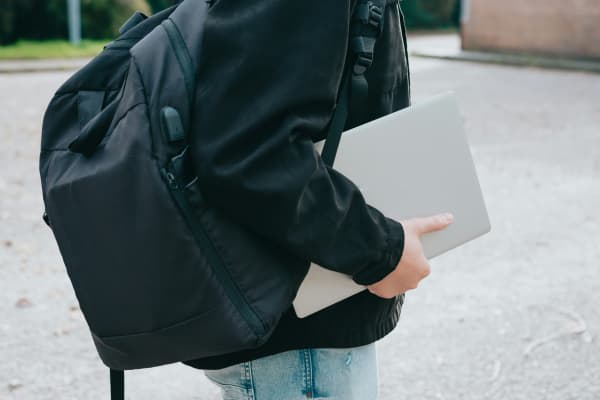 Should you turn off your laptop while commuting? | RNZ