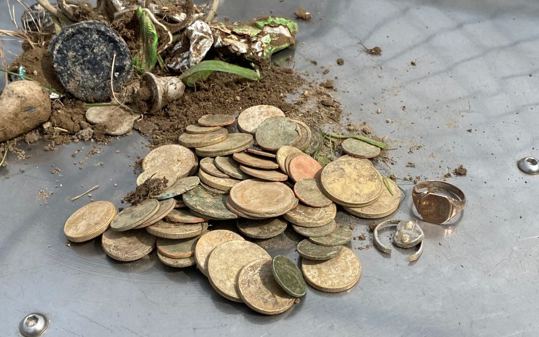 metal detecting coins
