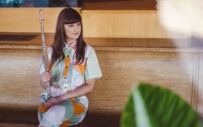 Portrait of flute player Hannah Darroch