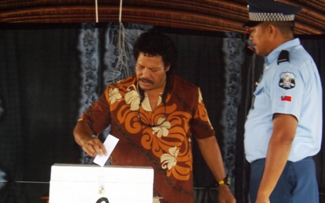 A voter casts his vote in the Gagaifomauga number one by-election August