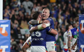 Warriors celebrate Bayley Sironen’s try during the NRL elimination final match between the New Zealand Warriors and the Newcastle Knights at Go Media Mount Smart Stadium in Auckland, New Zealand on Saturday September 16, 2023. Copyright photo: Aaron Gillions / www.photosport.nz