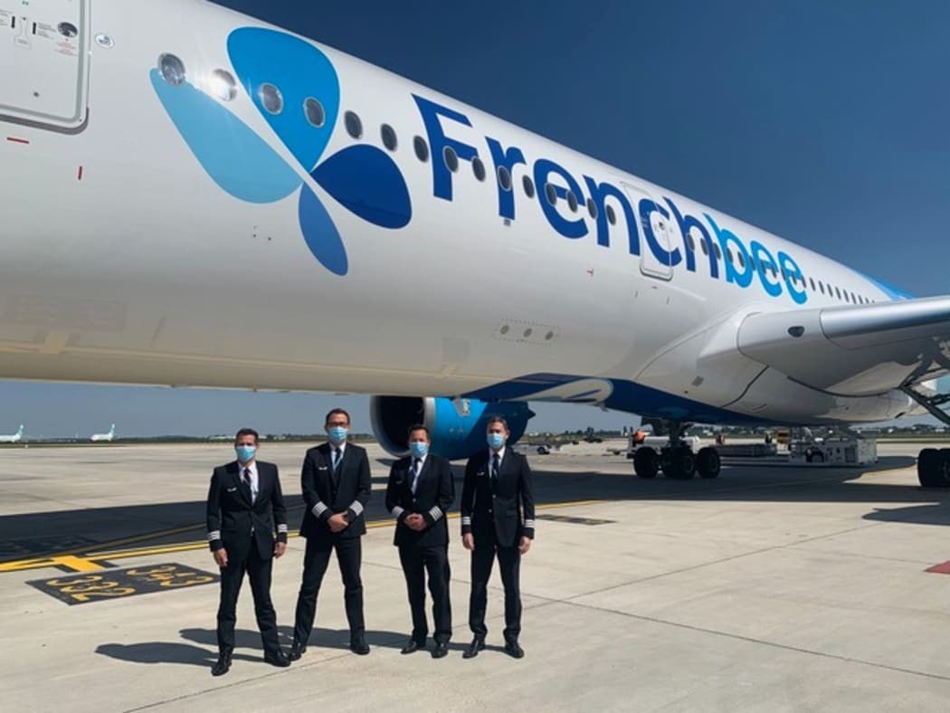 French airliner sets new non-stop world record