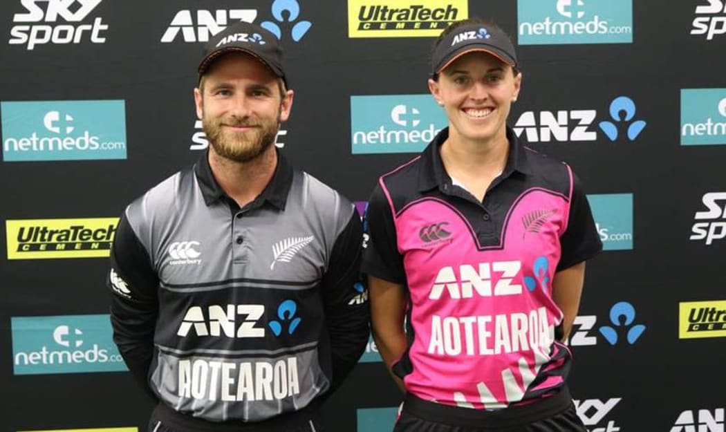 Black Caps captain Kane Williamson and White Ferns captain Amy Satterthwaite don their Aotearoa shirts.