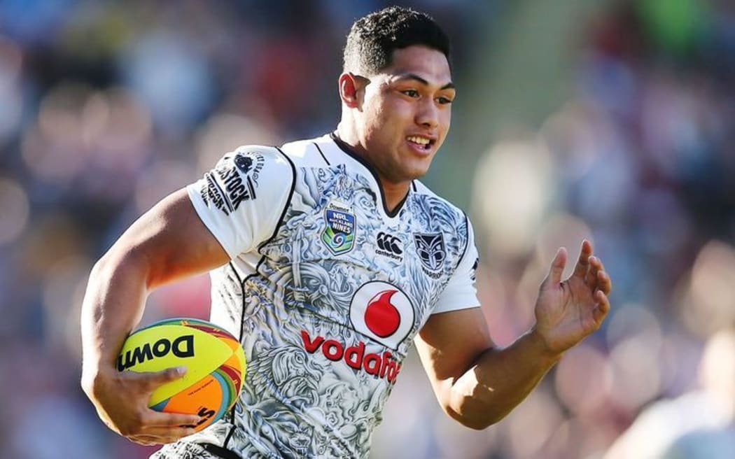 Roger Tuivasa-Sheck running with the ball