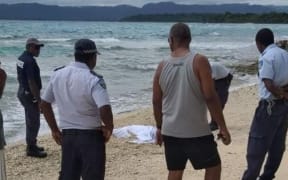 Vanuatu police on hand at the discovery of a dead body on the shores of Efate, 11 April, 2021.