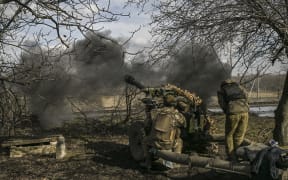 Ukrainian servicemen fire a 105mm Howitzer towards Russian positions, near the city of Bakhmut, on March 4, 2023. (Photo by Aris Messinis / AFP)