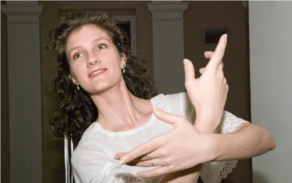 publicity shot of Serbian composer Ana Kazimić